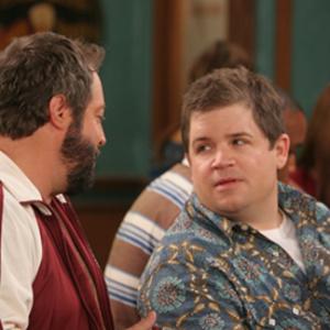 Still of Patton Oswalt and Gary Valentine in The King of Queens 1998