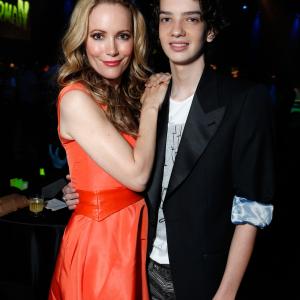 Leslie Mann and Kodi SmitMcPhee at event of Paranormanas 2012