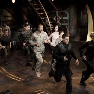Jeffrey Bowyer-Chapman, Elyse Levesque, Brian J. Smith, Alaina Huffman, Jamil Walker Smith SGU: Stargate Universe
