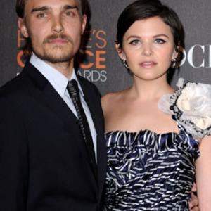 Ginnifer Goodwin and Joey Kern at event of The 36th Annual Peoples Choice Awards 2010