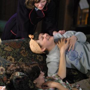 Still of Kirsten Dunst, Ginnifer Goodwin and Maggie Gyllenhaal in Mona Lisa Smile (2003)