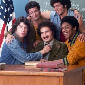 John Travolta, Robert Hegyes, Lawrence Hilton-Jacobs, Gabe Kaplan and Ron Palillo at event of Welcome Back, Kotter (1975)