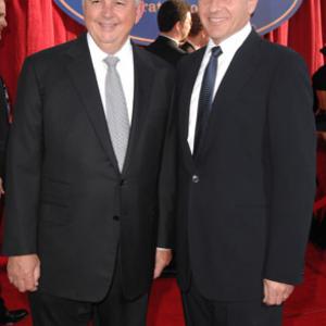 Dick Cook and Robert A. Iger at event of La troskinys (2007)