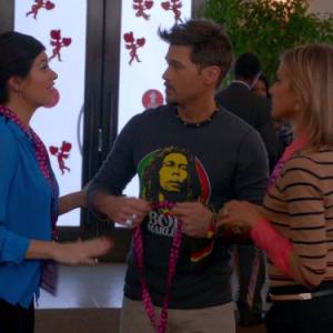 Still of Casey Wilson and Eliza Coupe in Happy Endings 2011