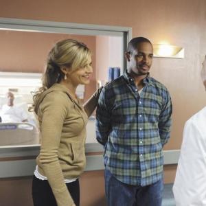 Still of Damon Wayans Jr and Eliza Coupe in Happy Endings 2011