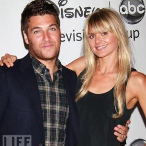 Adam Pally and Eliza Coupe from HAPPY ENDINGS TCAs
