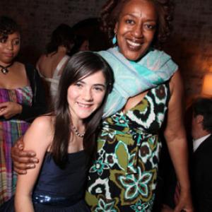 CCH Pounder and Isabelle Fuhrman at event of Naslaite 2009
