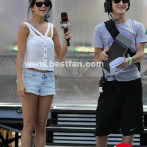 Selena Gomez (Left), Julian Smither (Right); Rehearsing at the 2011 MuchMusic Video Awards