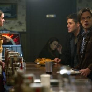 Still of Jensen Ackles, Jared Padalecki and Julia Maxwell in Supernatural (2005)