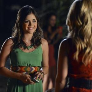 Still of Lucy Hale and Vanessa Ray in Jaunosios melages 2010