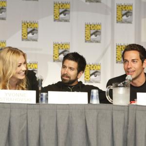 Zachary Levi Joshua Gomez and Yvonne Strahovski at event of Cakas 2007