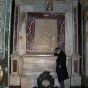 Boris Acosta at Dante Alighieris tomb in Ravenna Italy