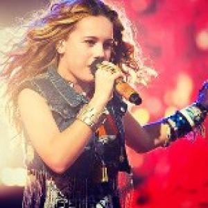 Beatrice sings Chasing Cars on X Factor USA 2012