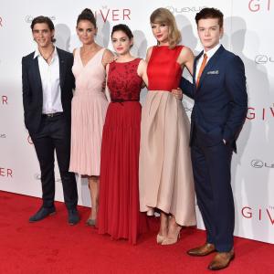 Katie Holmes, Cameron Monaghan, Taylor Swift, Odeya Rush and Brenton Thwaites at event of Siuntejas (2014)