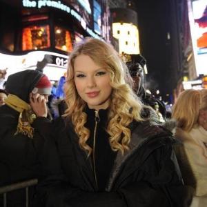 Still of Taylor Swift in Dick Clarks Primetime New Years Rockin Eve with Ryan Seacrest 2013 2012
