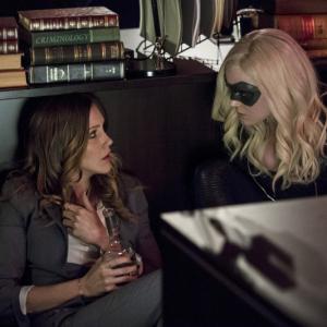 Still of Katie Cassidy and Caity Lotz in Strele 2012