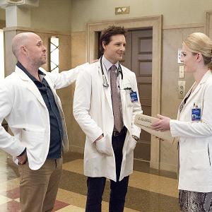 Still of Peter Facinelli Paul Schulze and Betty Gilpin in Nurse Jackie 2009