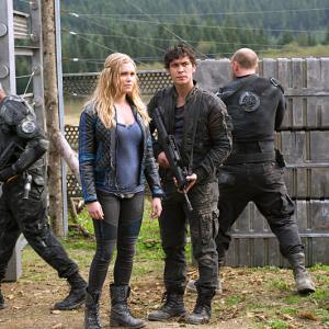 Still of Eliza Taylor and Bob Morley in The 100 2014