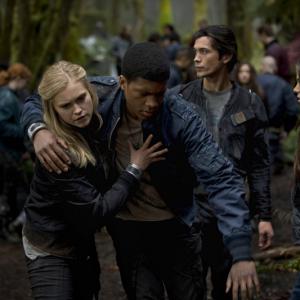 Still of Eliza Taylor, Eli Goree, Bob Morley and Marie Avgeropoulos in The 100 (2014)