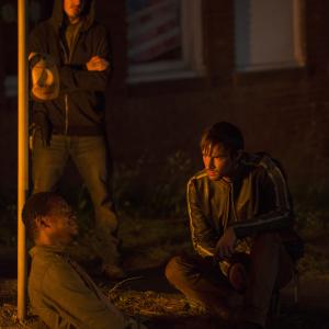 Still of Lawrence Gilliard Jr., Andrew J. West and Chris Coy in Vaiksciojantys negyveliai (2010)