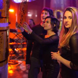 Still of Shailene Woodley, Miles Teller and Zoë Kravitz in Divergente (2014)