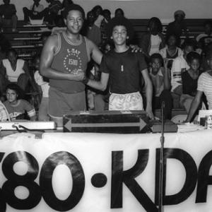Steve Woods, Foster Sylvers of The Sylvers at celebrity basketball game