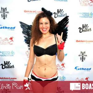 ACTRESS KAREN WEZA SHOWING THE PEACE SIGN AT CHILDRENS TUMOR FOUNDATIONS 2015 CUPIDS UNDIE RUN