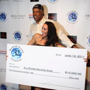 Jen Johnson wins the 2011 Marcus Allen Celebrity Poker Tournament!! $10,000 to All Stars Helping Kids