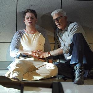 Still of Ted Danson and Matt Shively in CSI kriminalistai (2000)