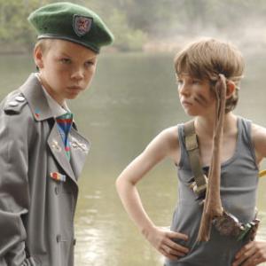 Still of Bill Milner and Will Poulter in Son of Rambow (2007)
