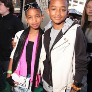 Jaden Smith and Willow Smith at event of The Perfect Game 2009