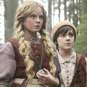 Still of Quinn Lord and Karley Scott Collins in Once Upon a Time (2011)