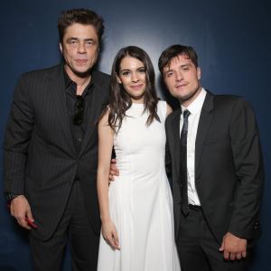 Benicio Del Toro, Josh Hutcherson and Claudia Traisac at event of Eskobaras: kruvinas rojus (2014)