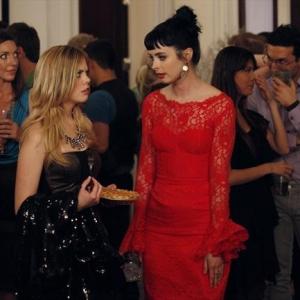 Still of Krysten Ritter and Dreama Walker in Dont Trust the B in Apartment 23 2012