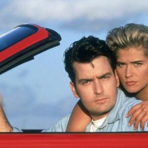 Still of Charlie Sheen and Kristy Swanson in The Chase (1994)
