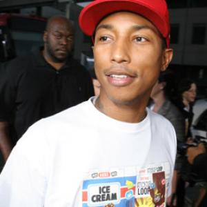 Pharrell Williams at event of Sicko (2007)