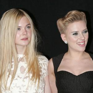 Scarlett Johansson and Elle Fanning at event of Mes nusipirkom zoologijos soda 2011