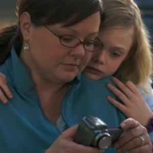 Still of Melissa McCarthy and Elle Fanning in The Nines (2007)