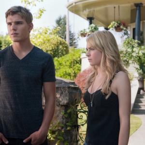 Still of Britt Robertson and Chris Zylka in The Secret Circle 2011