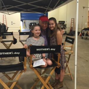 Jessi Case on set of Mothers Day with Ella Anderson and Garry Marshall