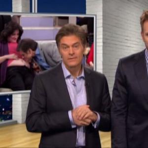 Still of Joel McHale and Mehmet Oz in The Soup (2004)