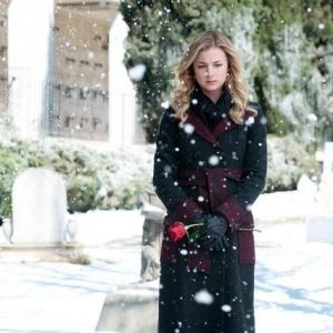 Still of Emily VanCamp in Kerstas 2011