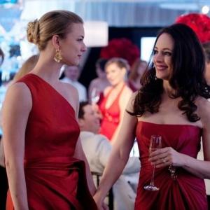 Still of Madeleine Stowe and Emily VanCamp in Kerstas 2011