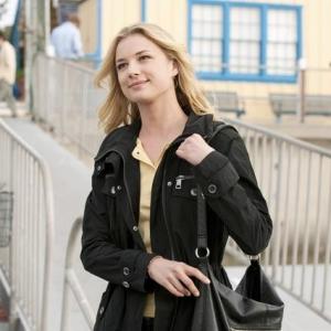 Still of Emily VanCamp in Kerstas 2011