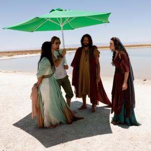 Nanda Ziegler, Carla Regina and Guilherme Winter filming in the Atacama desert, Chile, for José do Egito (TV series 2013).
