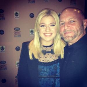 On set with singer/songwriter Kelly Clarkson