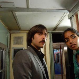 Still of Jason Schwartzman and Amara Karan in The Darjeeling Limited (2007)