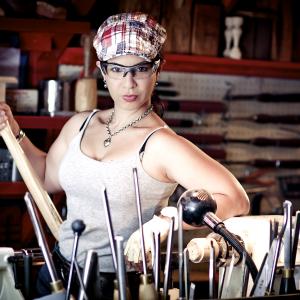Carmen De La Paz: Woodturner behind the lathe