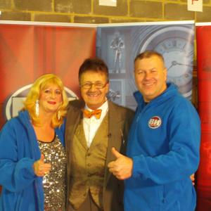 BBC ONE BARGAIN HUNT SHAMPAGNE AND DAVE MANNING WE WHERE BLUE TEAM AND WE WON!