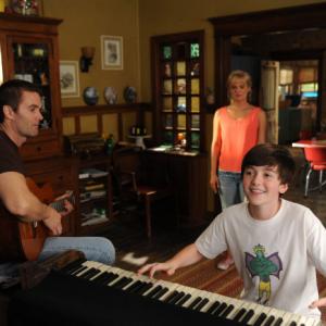 Still of Martha Plimpton, Garret Dillahunt, Ray Mickshaw, Jimmy Guest and Greyson Chance in Mazyle Houp (2010)